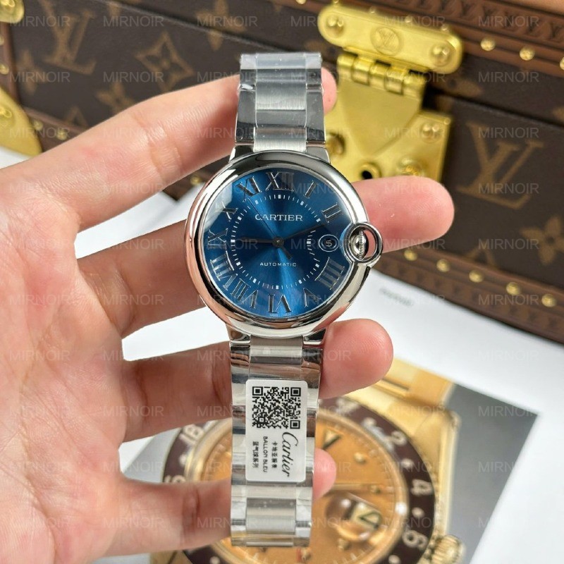 Dong-Ho-Cartier-Ballon-Bleu-Replica-11-Mat-Xanh-Duong-Day-Kim-Loai-Xuong-AF-40mm-7-1024x1024.jpg