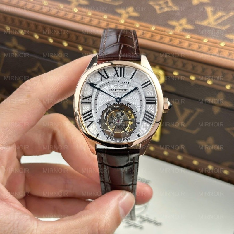 Dong-Ho-Cartier-Drive-Tourbillon-Replica-11-Mat-So-Van-Guiloche-Day-Da-41mm-3-1024x1024.jpg