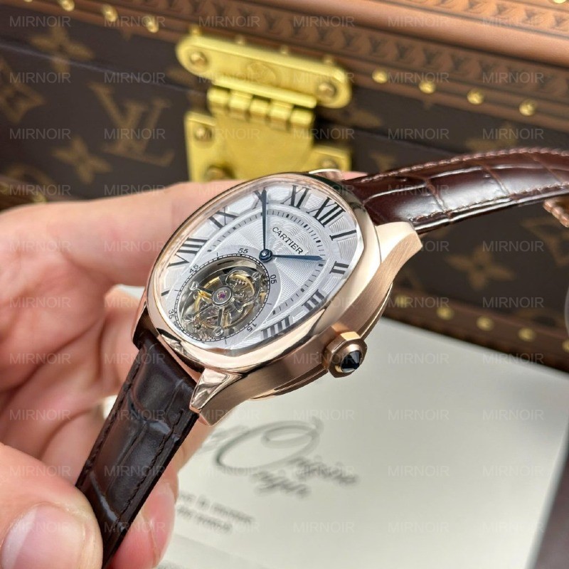 Dong-Ho-Cartier-Drive-Tourbillon-Replica-11-Mat-So-Van-Guiloche-Day-Da-41mm-5-1024x1024.jpg