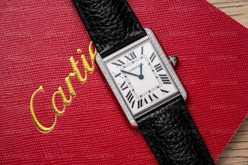 Dong-Ho-Cartier-Tank-Must-W4TA0017-Replica-11-Dinh-Da-33.7x25-4-1024x682.jpg