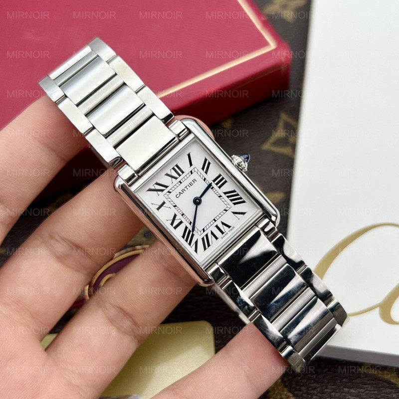 Dong-Ho-Cartier-Tank-Must-WSTA005-Replica-11-Mat-Chu-Nhat-1.jpg