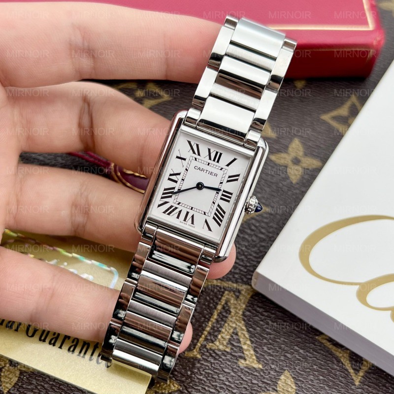 Dong-Ho-Cartier-Tank-Must-WSTA005-Replica-11-Mat-Chu-Nhat-3.jpg