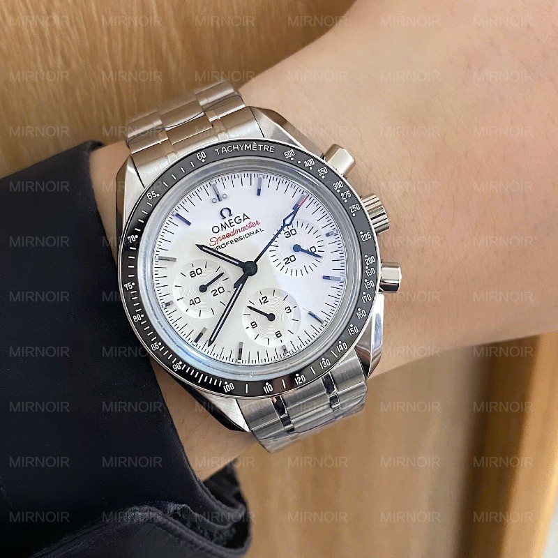 Dong-Ho-Omega-Speedmaster-Moonwatch-Professional-Replica-11-Mat-Trang-Day-Kim-Loai-42mm-9.jpg