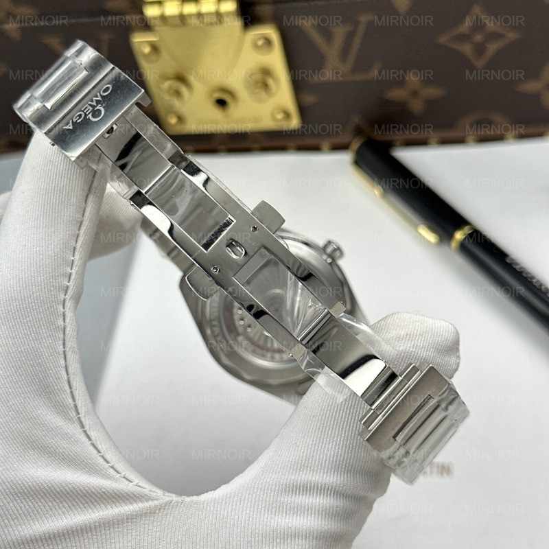Dong-Ho-Omega-Seamaster-Railmaster-Replica-11-Mat-Nau-Khoi-May-Co-Thuy-Sy-38mm-3.jpg