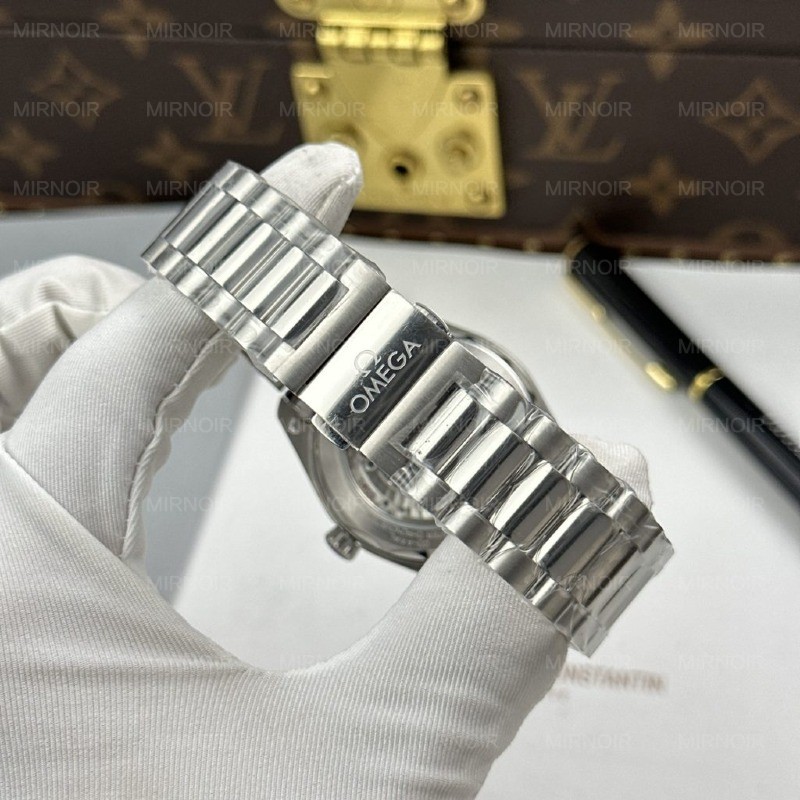 Dong-Ho-Omega-Seamaster-Railmaster-Replica-11-Mat-Nau-Khoi-May-Co-Thuy-Sy-38mm-4-1024x1024.jpg