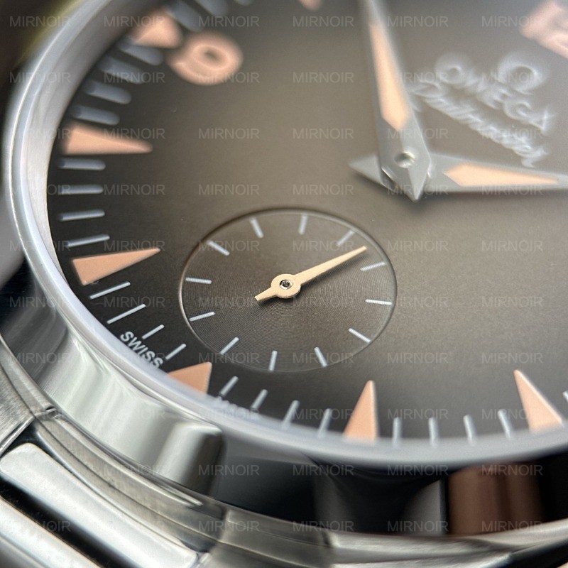Dong-Ho-Omega-Seamaster-Railmaster-Replica-11-Mat-Nau-Khoi-May-Co-Thuy-Sy-38mm-7.jpg