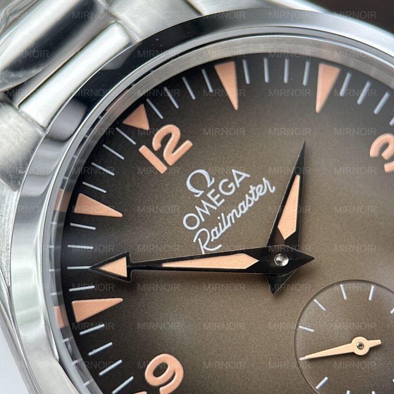 Dong-Ho-Omega-Seamaster-Railmaster-Replica-11-Mat-Nau-Khoi-May-Co-Thuy-Sy-38mm-8.jpg