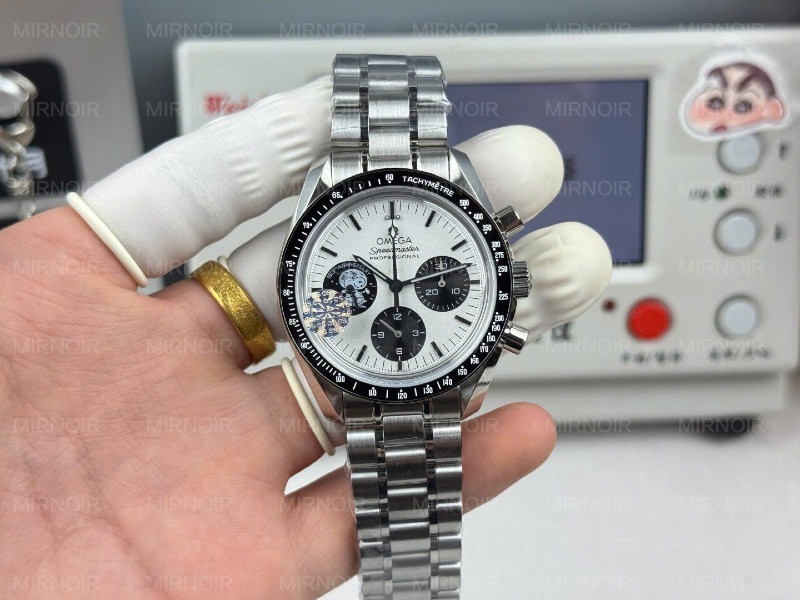 Dong-Ho-Omega-Che-Tac-Speedmaster-Silver-Snoopy-Award-Mat-Trang-Vien-Den-42mm-3.jpg