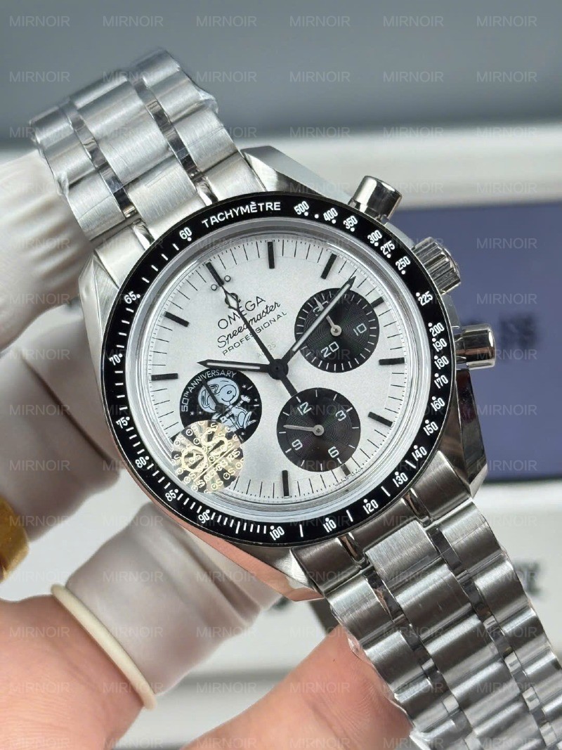 Dong-Ho-Omega-Che-Tac-Speedmaster-Silver-Snoopy-Award-Mat-Trang-Vien-Den-42mm-5.jpg
