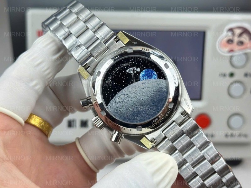 Dong-Ho-Omega-Che-Tac-Speedmaster-Silver-Snoopy-Award-Mat-Trang-Vien-Den-42mm-7-1024x768.jpg