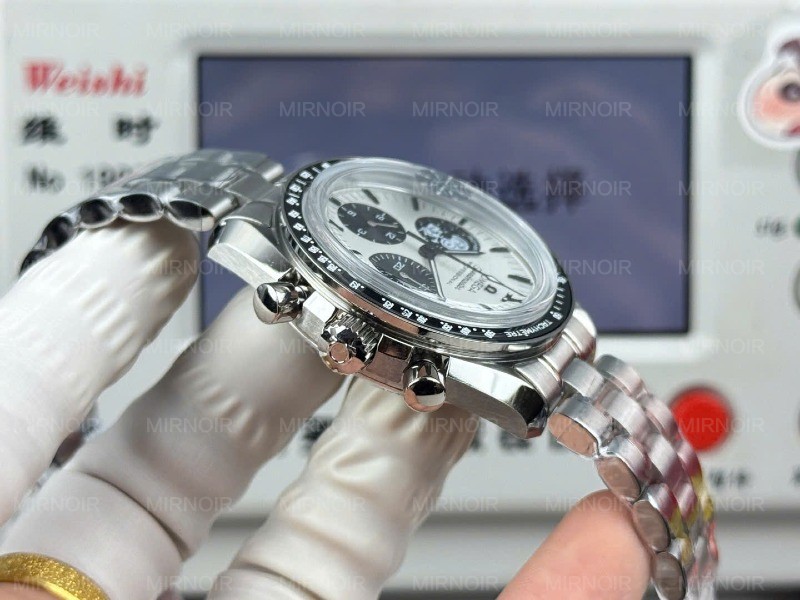 Dong-Ho-Omega-Che-Tac-Speedmaster-Silver-Snoopy-Award-Mat-Trang-Vien-Den-42mm-9.jpg