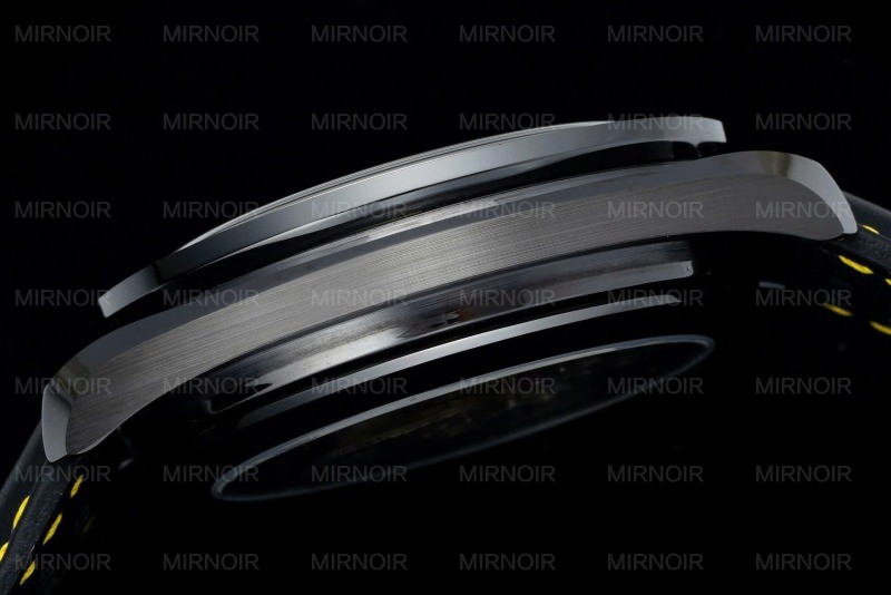 Dong-Ho-Omega-Che-Tac-Speedmaster-Dark-Side-of-the-Moon-Vo-Gom-Den-Day-Da-44mm-3.jpg
