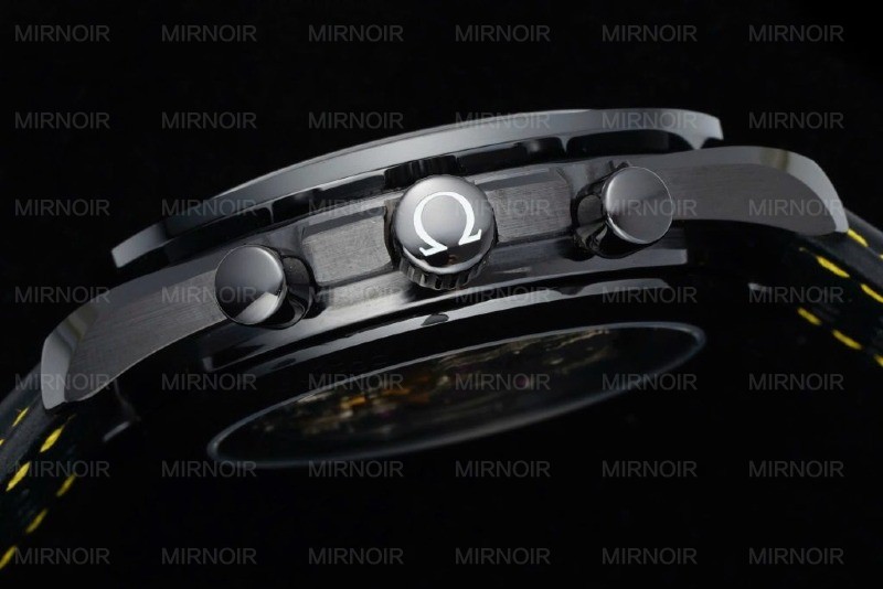Dong-Ho-Omega-Che-Tac-Speedmaster-Dark-Side-of-the-Moon-Vo-Gom-Den-Day-Da-44mm-4-1024x683.jpg
