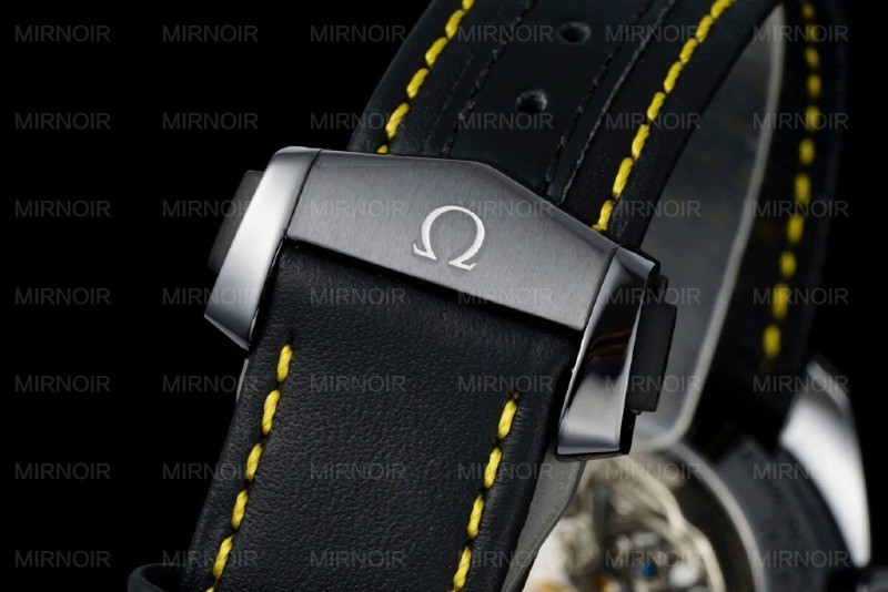 Dong-Ho-Omega-Che-Tac-Speedmaster-Dark-Side-of-the-Moon-Vo-Gom-Den-Day-Da-44mm-5-1024x683.jpg