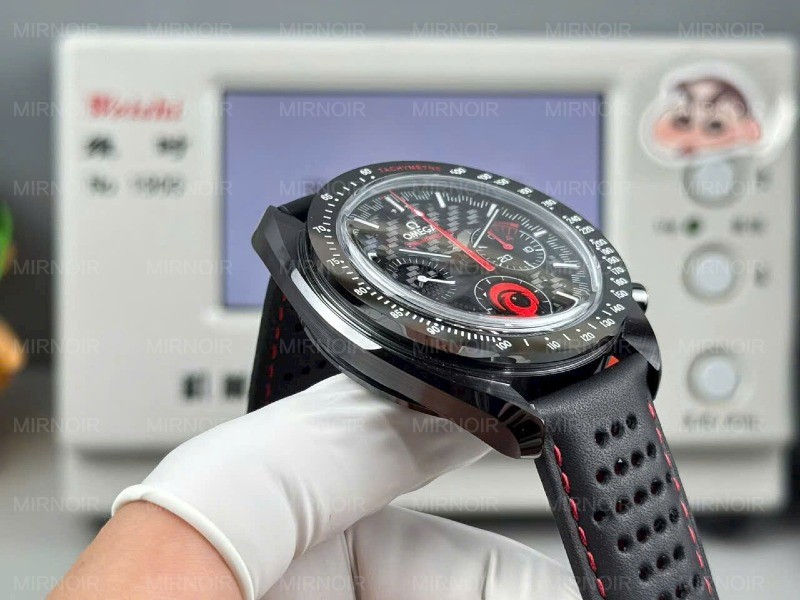Dong-Ho-Omega-Replica-11-Speedmaster-Dark-Side-of-the-Moon-Vo-Gom-Den-Day-Da-44mm-1.jpg