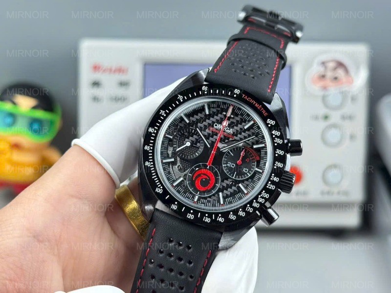 Dong-Ho-Omega-Replica-11-Speedmaster-Dark-Side-of-the-Moon-Vo-Gom-Den-Day-Da-44mm-2.jpg