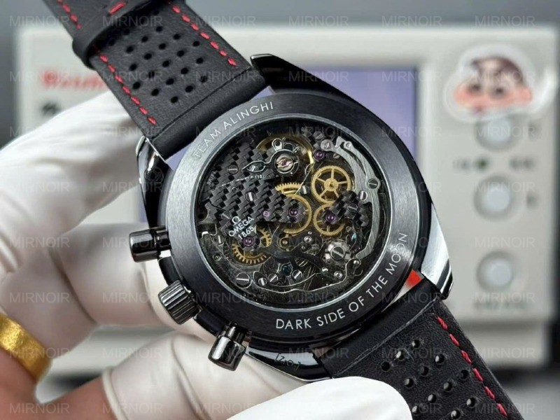 Dong-Ho-Omega-Replica-11-Speedmaster-Dark-Side-of-the-Moon-Vo-Gom-Den-Day-Da-44mm-3-1024x768.jpg