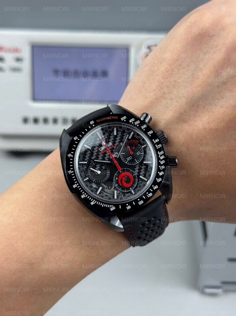 Dong-Ho-Omega-Replica-11-Speedmaster-Dark-Side-of-the-Moon-Vo-Gom-Den-Day-Da-44mm-6.jpg