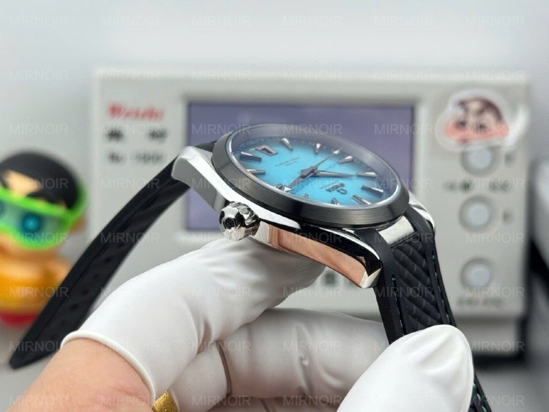 Dong-Ho-Omega-Seamaster-Co-Axial-Replica-11-Mat-Xanh-Luc-Lam-Day-Cao-Su-Xuong-VS-41mm-5-1024x768.jpg