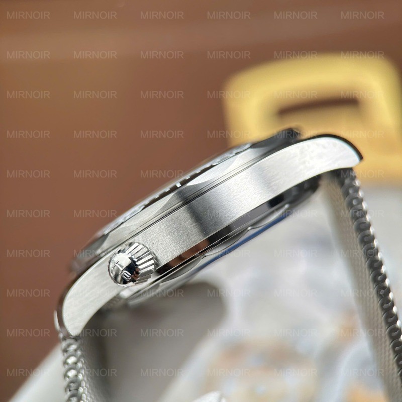 Dong-Ho-Omega-Seamaster-Diver-300M-Replica-11-Mat-Den-May-Calibre-8806-Super-Clone-VSF-42mm-4.jpg