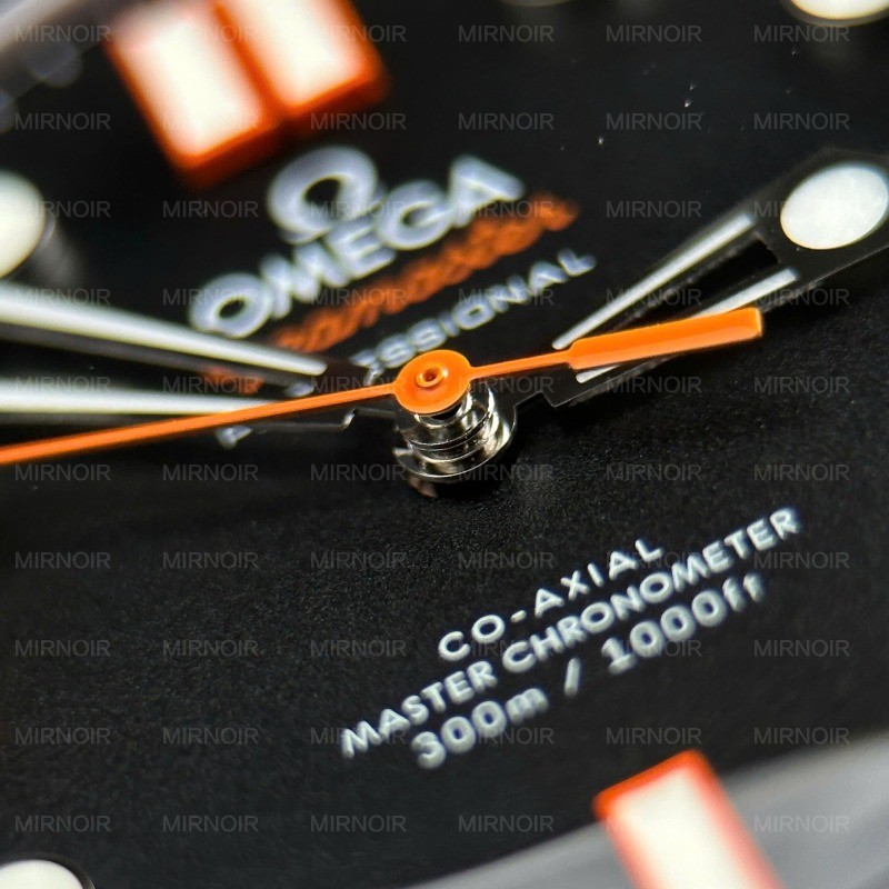 Dong-Ho-Omega-Seamaster-Diver-300M-Replica-11-Mat-Den-May-Calibre-8806-Super-Clone-VSF-42mm-6.jpg