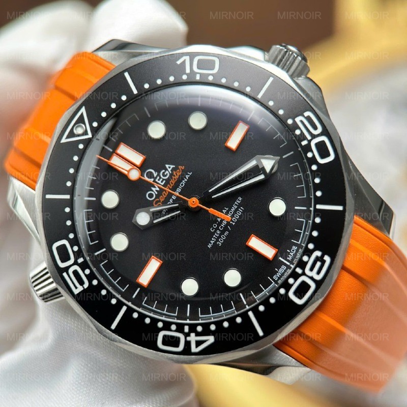 Dong-Ho-Omega-Seamaster-Diver-300M-Replica-11-Mat-Den-May-Calibre-8806-Super-Clone-VSF-42mm-9-1024x1024.jpg