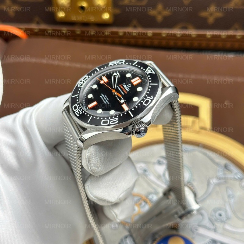 Dong-Ho-Omega-Seamaster-Diver-300M-Replica-11-Mat-Den-May-Calibre-8806-Super-Clone-VSF-42mm-10.jpg