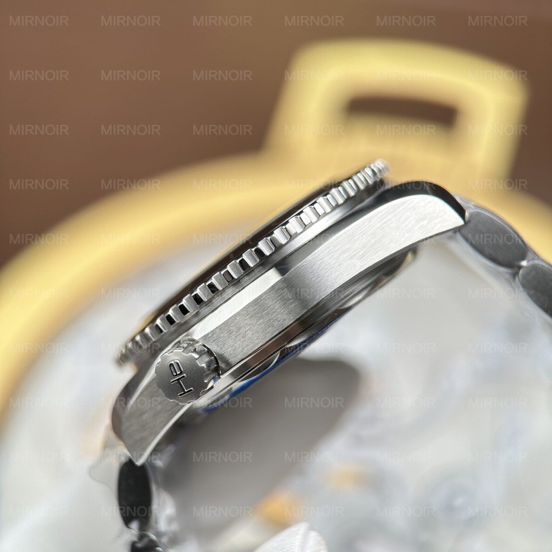 Dong-Ho-Omega-Seamaster-Planet-Ocean-600M-Replica-11-Mat-Den-May-Co-Thuy-Sy-Nha-May-VS-39-6.jpg