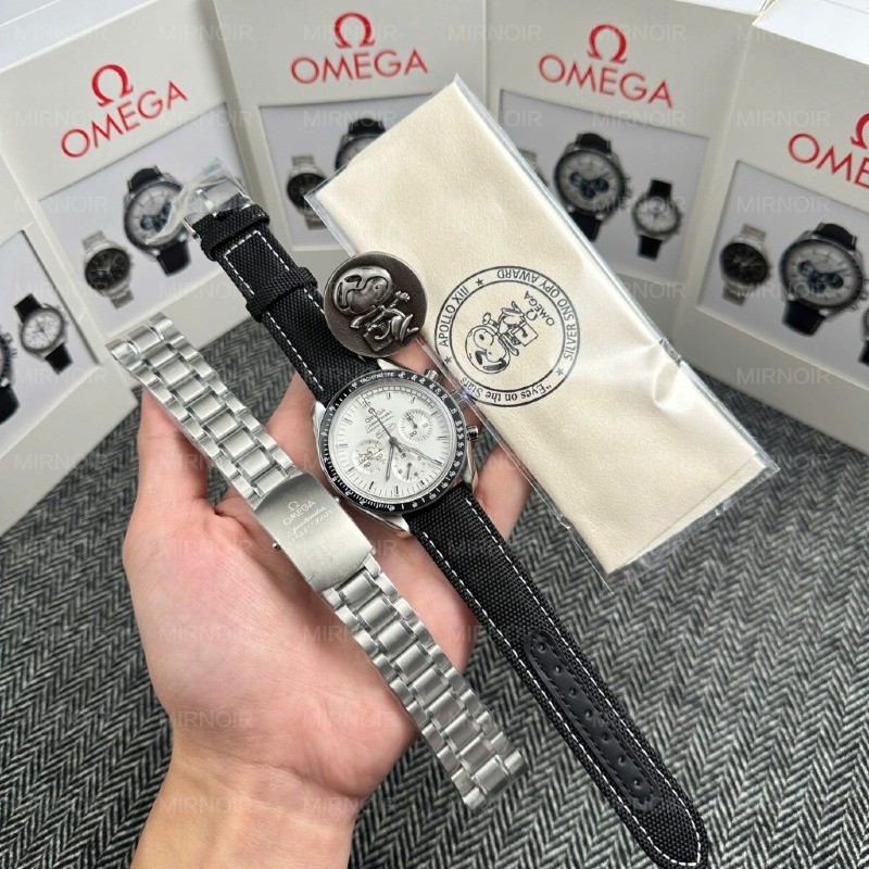 Dong-Ho-Omega-Speedmaster-Apollo-13-Snoopy-Replica-11-Mat-Trang-New-2025-42mm-1-1024x1024.jpg