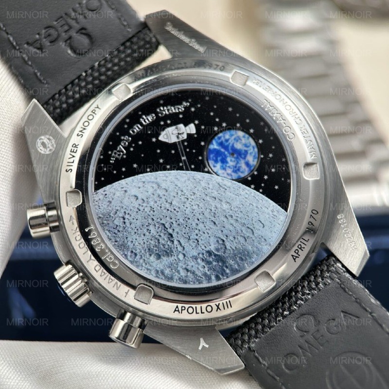 Dong-Ho-Omega-Speedmaster-Apollo-13-Snoopy-Replica-11-Mat-Trang-New-2025-42mm-5-1024x1024.jpg
