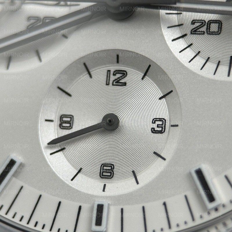 Dong-Ho-Omega-Speedmaster-Apollo-13-Snoopy-Replica-11-Mat-Trang-New-2025-42mm-6.jpg