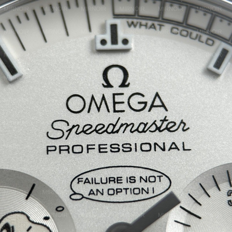Dong-Ho-Omega-Speedmaster-Apollo-13-Snoopy-Replica-11-Mat-Trang-New-2025-42mm-7.jpg