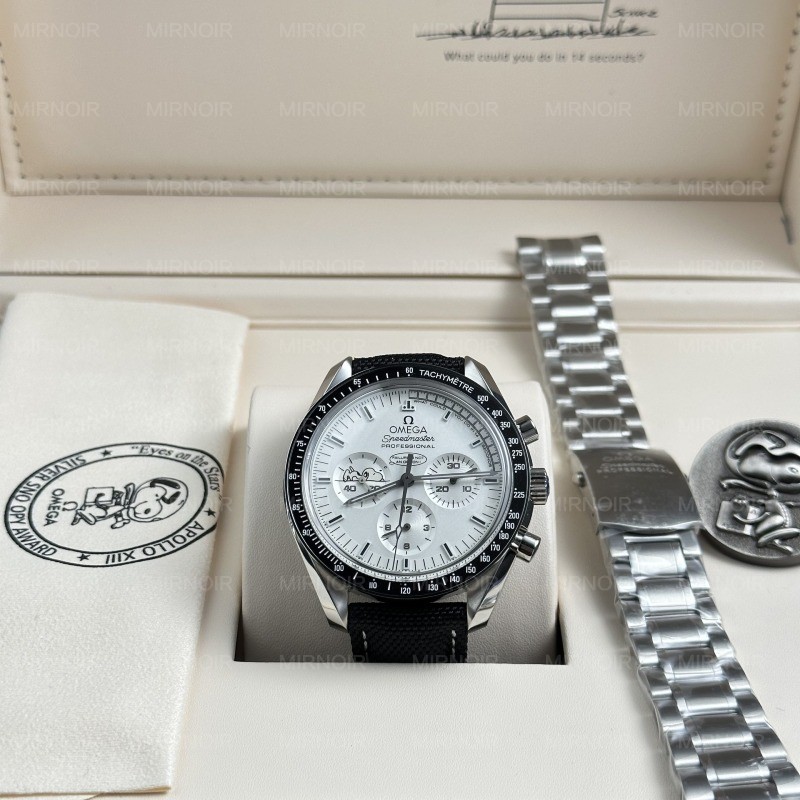 Dong-Ho-Omega-Speedmaster-Apollo-13-Snoopy-Replica-11-Mat-Trang-New-2025-42mm-12.jpg