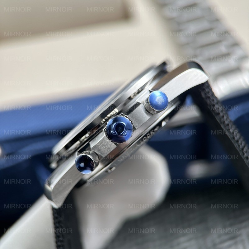 Dong-Ho-Omega-Replica-11-Speedmaster-Silver-Snoopy-Phien-Ban-Ky-Niem-50-Nam-Mat-Den-New-2025-42mm-6.jpg