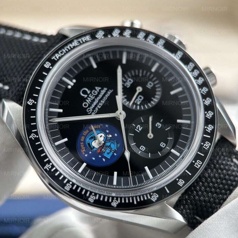 Dong-Ho-Omega-Replica-11-Speedmaster-Silver-Snoopy-Phien-Ban-Ky-Niem-50-Nam-Mat-Den-New-2025-42mm-10.jpg