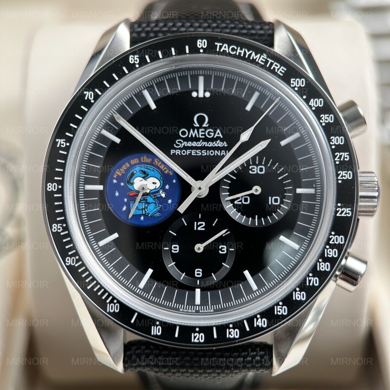 Dong-Ho-Omega-Replica-11-Speedmaster-Silver-Snoopy-Phien-Ban-Ky-Niem-50-Nam-Mat-Den-New-2025-42mm-11.jpg
