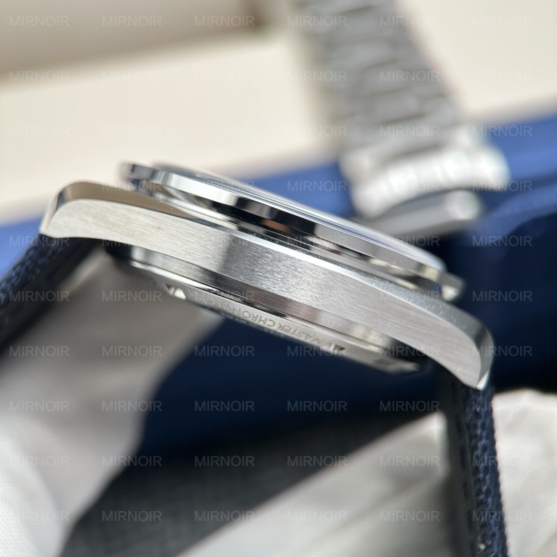 Dong-Ho-Omega-Che-Tac-Speedmaster-Silver-Snoopy-50th-Anniversary-New-2025-42mm-3.jpg