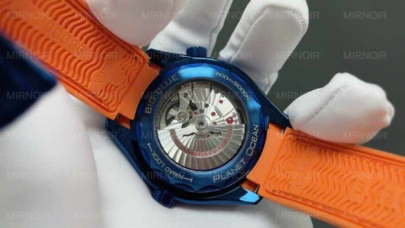 Dong-Ho-Omega-Seamaster-Planet-Ocean-Replica-11-Mau-Xanh-Blue-Day-Cao-Su-Nha-May-VS-45-2-1024x576.jpg