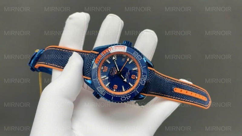 Dong-Ho-Omega-Seamaster-Planet-Ocean-Replica-11-Mau-Xanh-Blue-Day-Cao-Su-Nha-May-VS-45-6-1024x576.jpg