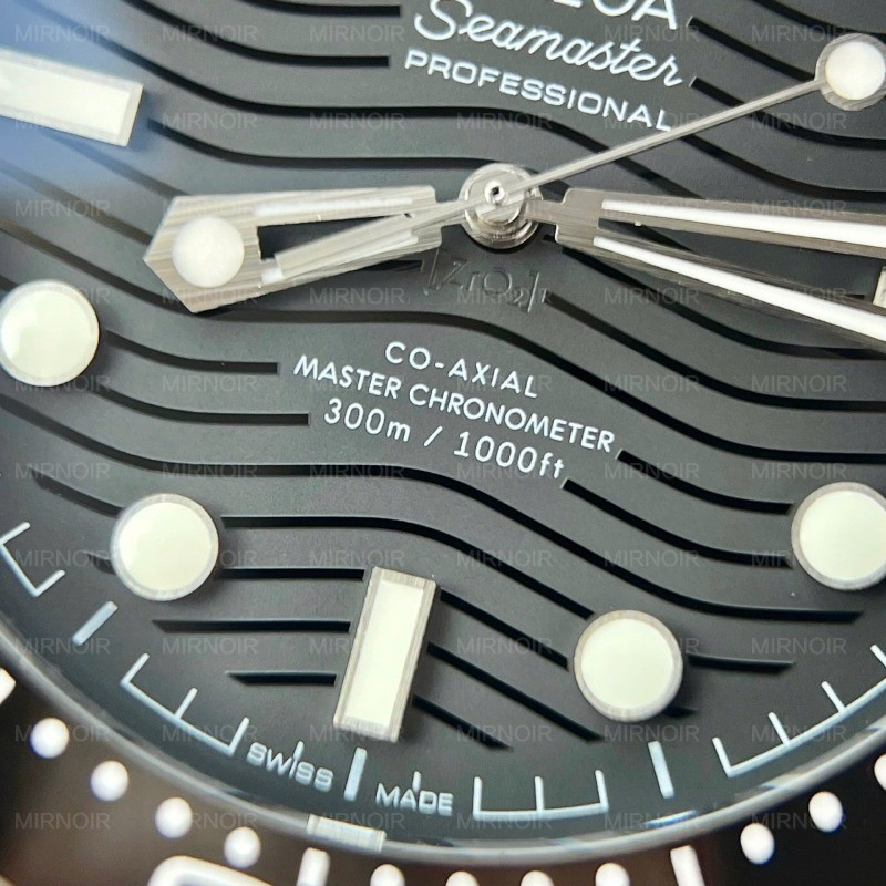 Dong-Ho-Omega-Seamaster-300M-Rep-Cao-Cap-Mau-Den-May-Co-Thuy-Sy-Nha-May-VS-42mm-6.jpg