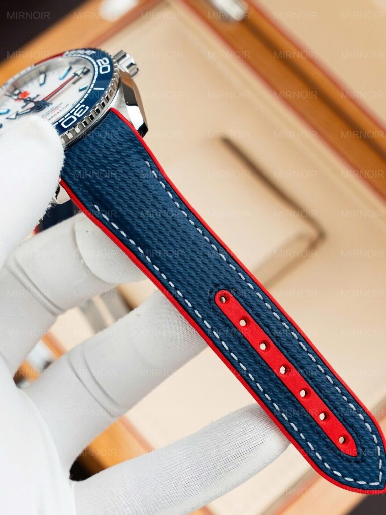Dong-Ho-Omega-Seamaster-Planet-Ocean-600M-Replica-11-Mat-Trang-Day-Cao-Su-Xuong-VS-435mm-8-768x1024.jpg