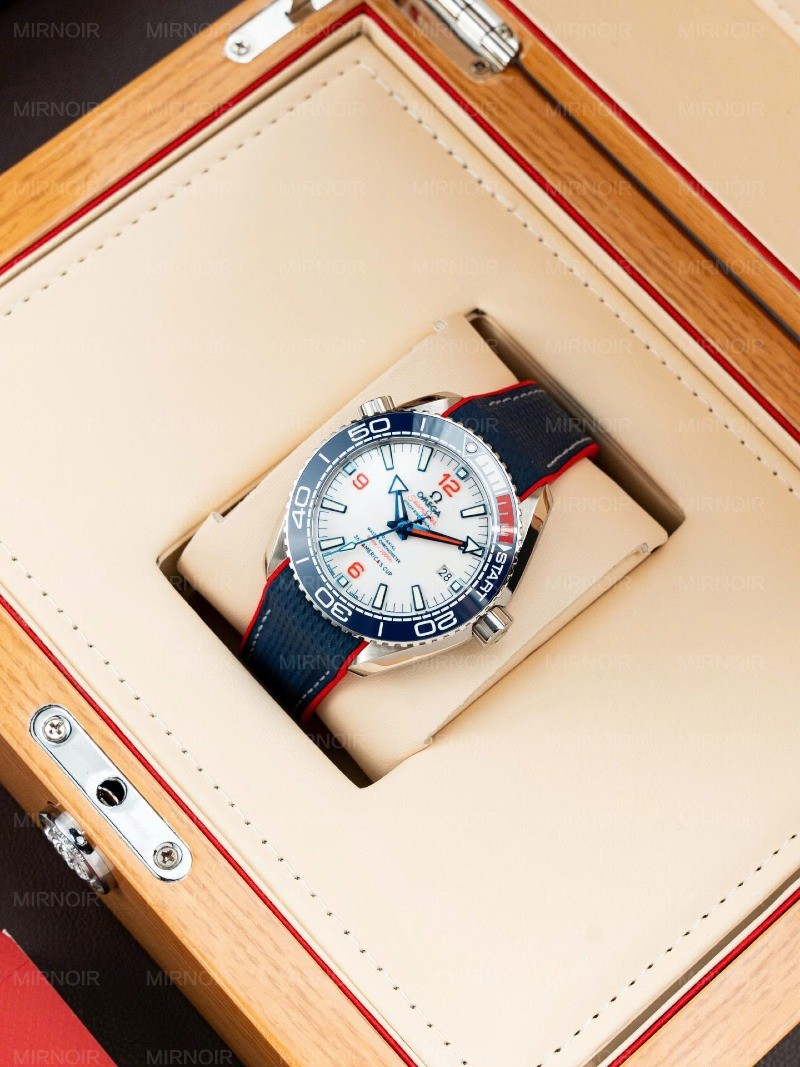 Dong-Ho-Omega-Seamaster-Planet-Ocean-600M-Replica-11-Mat-Trang-Day-Cao-Su-Xuong-VS-435mm-13.jpg