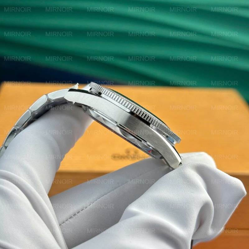 Dong-Ho-Omega-Seamaster-300-Heritage-Replica-1-1-Mat-Den-Day-Kim-Loai-Xuong-VS-41mm-7-1024x1024.jpg