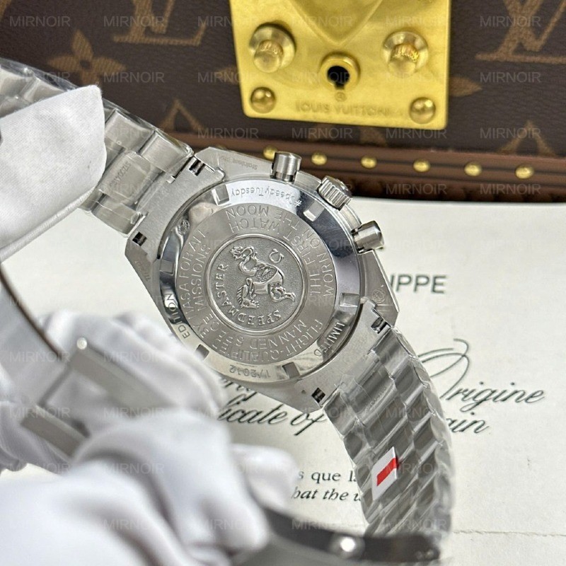 Dong-Ho-Omega-Speedmaster-Moonwatch-Chronograph-Mat-Den-Day-Kim-Loai-Replica-Cao-Cap-Xuong-OM-42mm-1-1024x1024.jpg