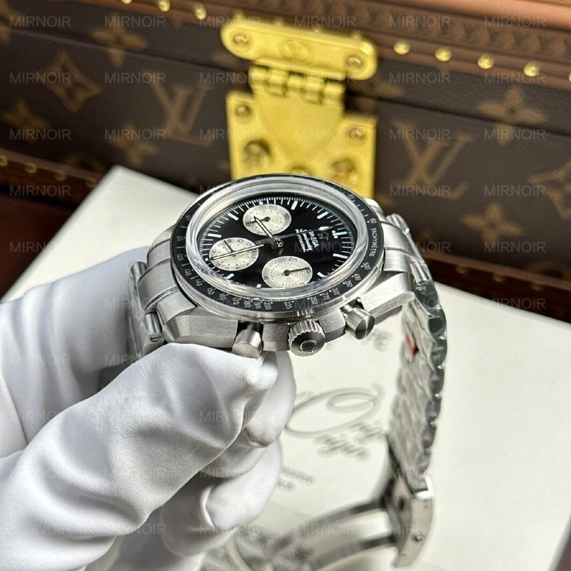 Dong-Ho-Omega-Speedmaster-Moonwatch-Chronograph-Mat-Den-Day-Kim-Loai-Replica-Cao-Cap-Xuong-OM-42mm-5-1024x1024.jpg