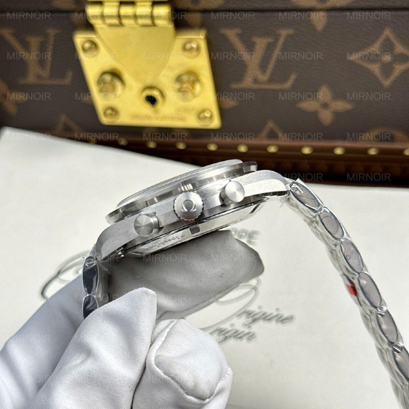 Dong-Ho-Omega-Speedmaster-Moonwatch-Chronograph-Mat-Den-Day-Kim-Loai-Replica-Cao-Cap-Xuong-OM-42mm-8-1024x1024.jpg