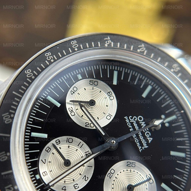 Dong-Ho-Omega-Speedmaster-Moonwatch-Chronograph-Mat-Den-Day-Kim-Loai-Replica-Cao-Cap-Xuong-OM-42mm-9-1024x1024.jpg