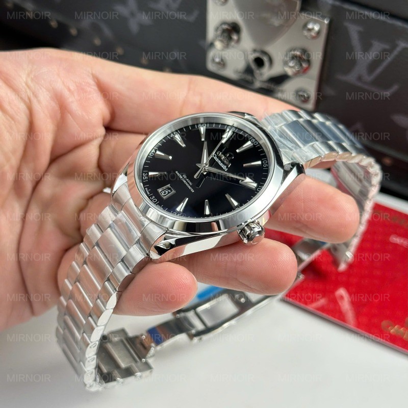 Dong-Ho-Omega-Seamaster-Aqua-Terra-150M-Replica-11-Mat-Den-Tron-Nha-May-VS-41mm-3.jpg