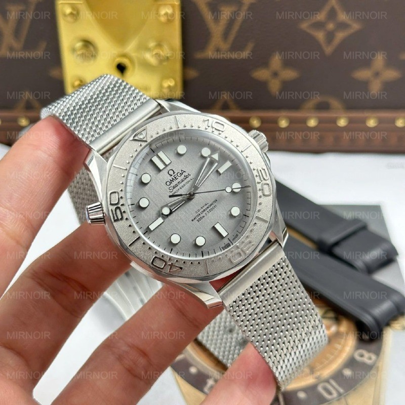 Dong-Ho-Omega-Seamaster-Diver-300m-Replica-11-Mau-Xam-Xuong-VS-42mm-2-1024x1024.jpg