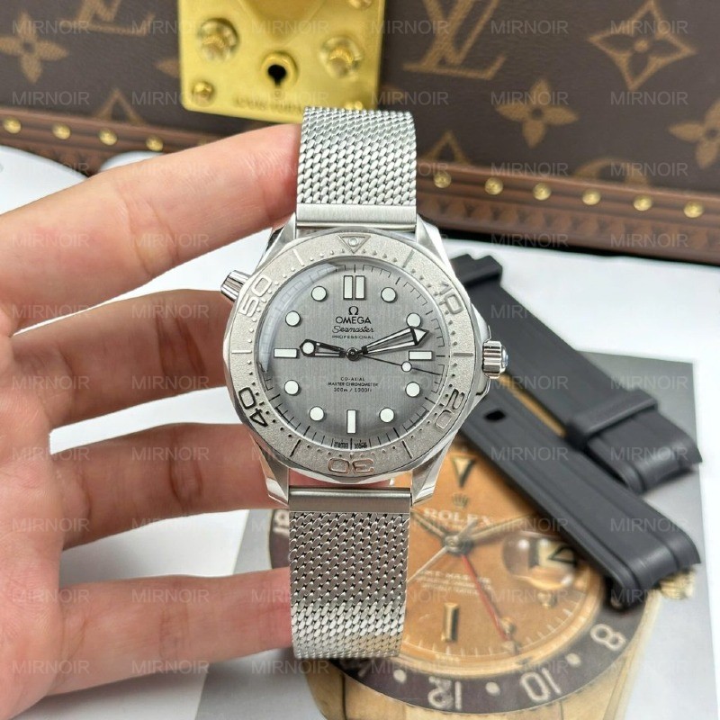 Dong-Ho-Omega-Seamaster-Diver-300m-Replica-11-Mau-Xam-Xuong-VS-42mm-3-1024x1024.jpg
